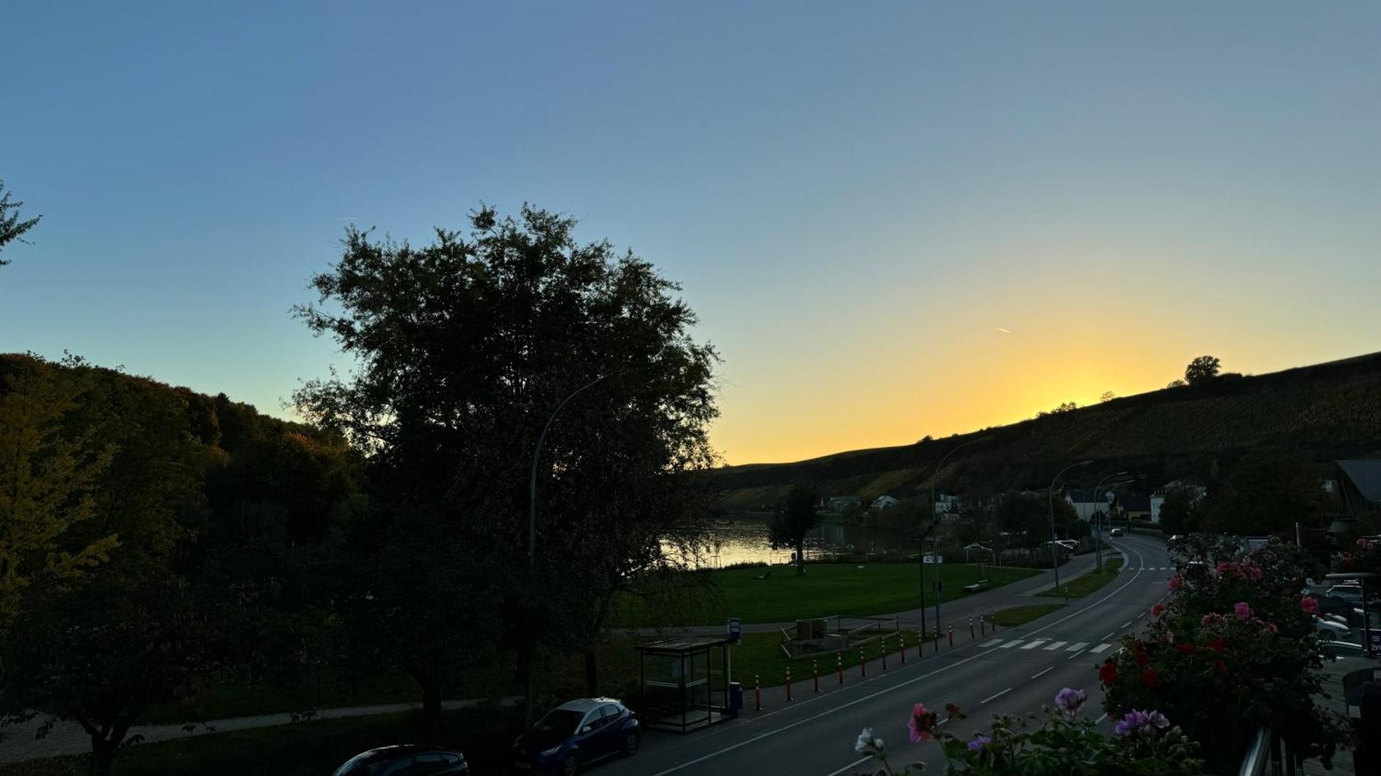 Hotel Whiteswan Ihnen Buitenkant foto