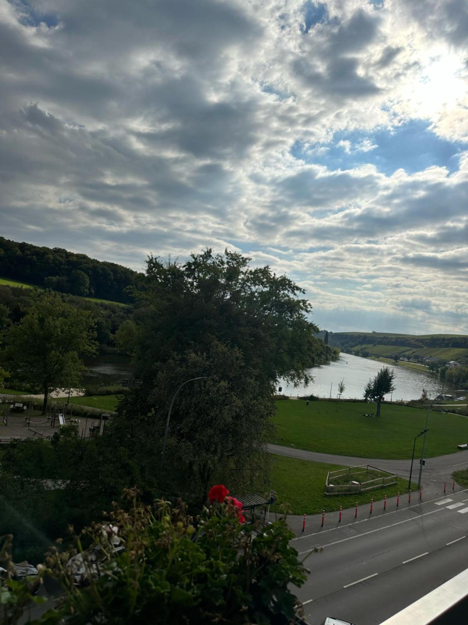Hotel Whiteswan Ihnen Buitenkant foto
